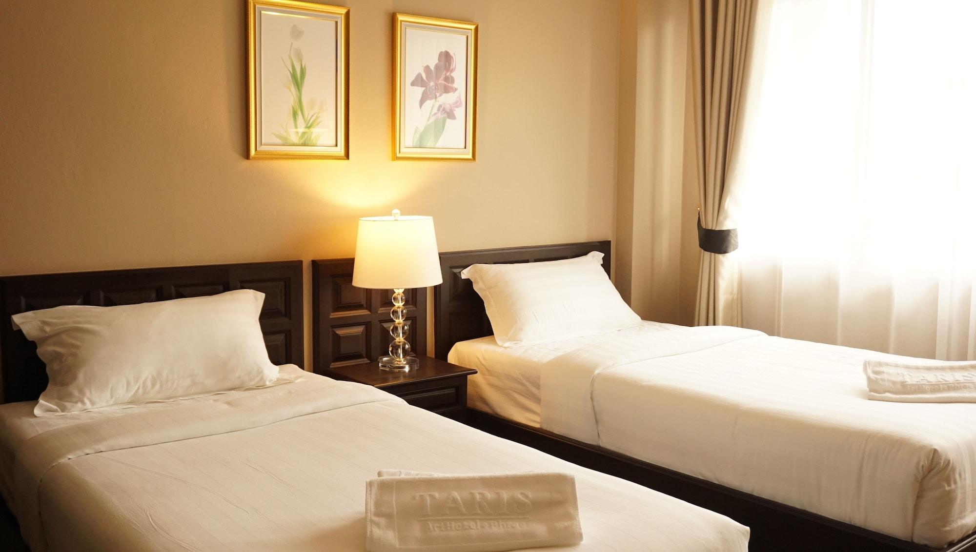 Taris Art Hotel Пхре Екстер'єр фото