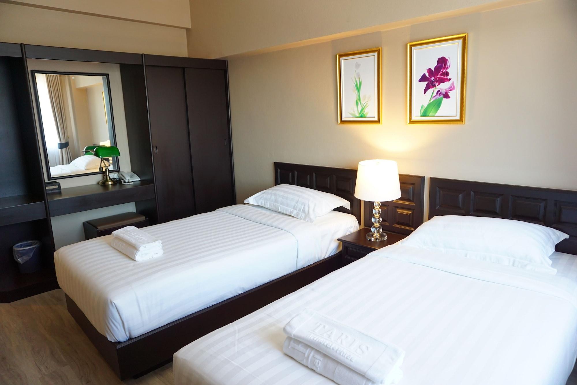 Taris Art Hotel Пхре Екстер'єр фото