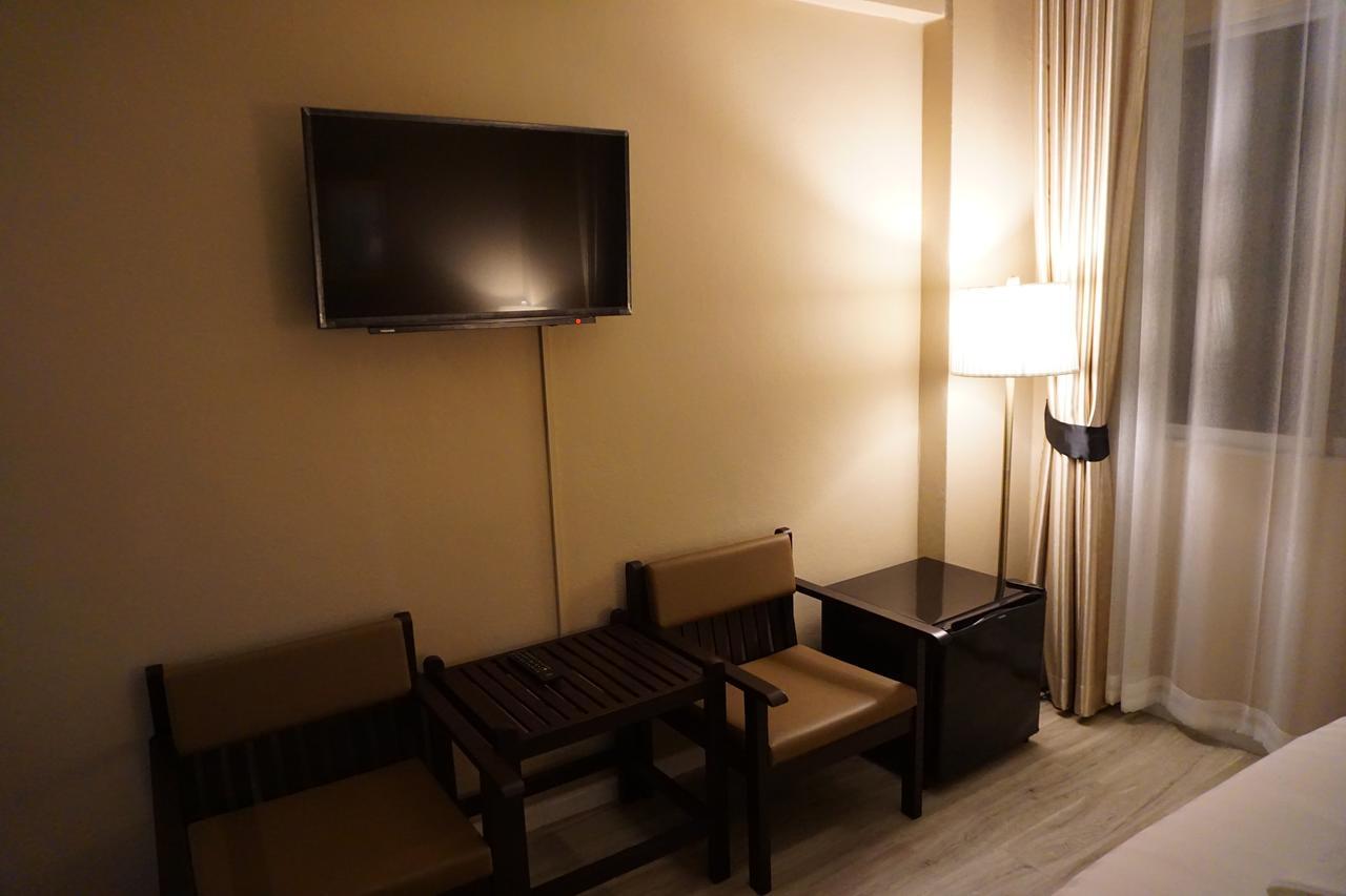 Taris Art Hotel Пхре Екстер'єр фото